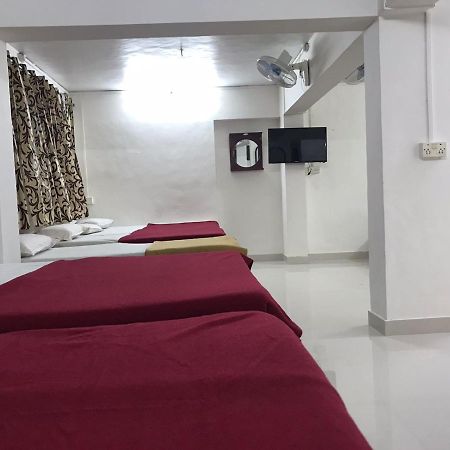 Hotel Priti International Мапуса Екстер'єр фото
