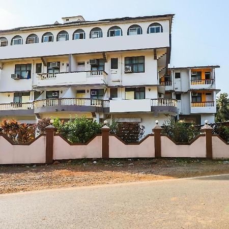 Hotel Priti International Мапуса Екстер'єр фото