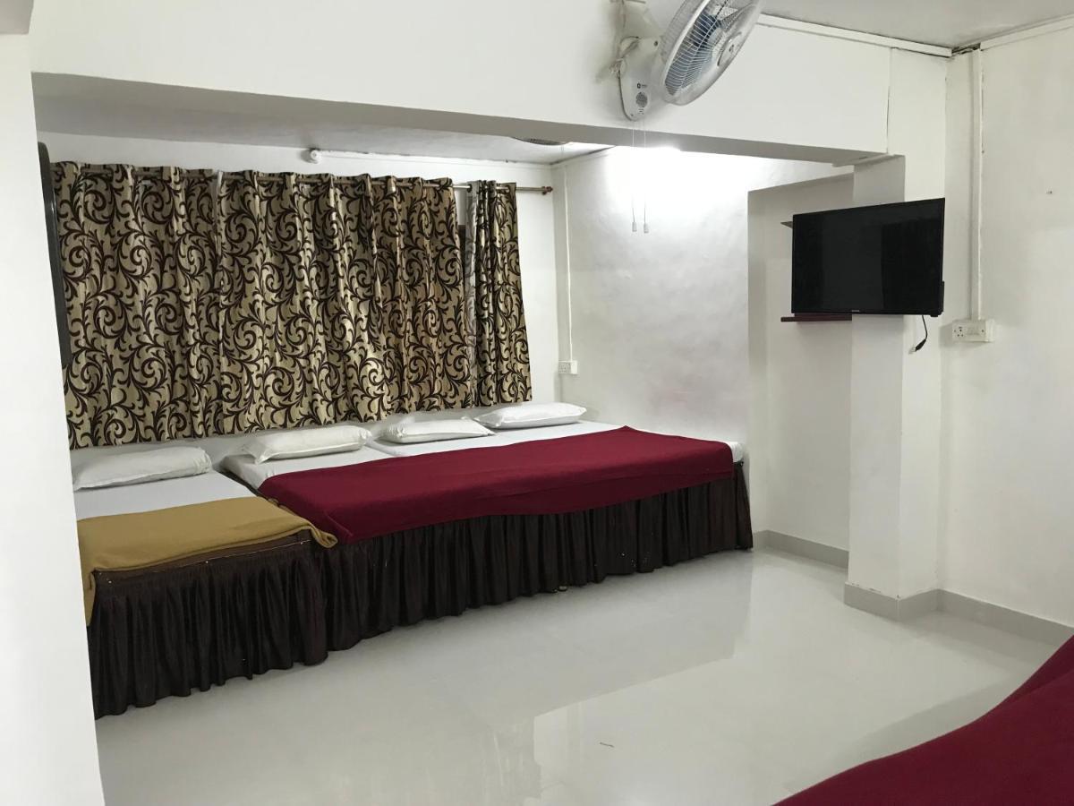 Hotel Priti International Мапуса Екстер'єр фото