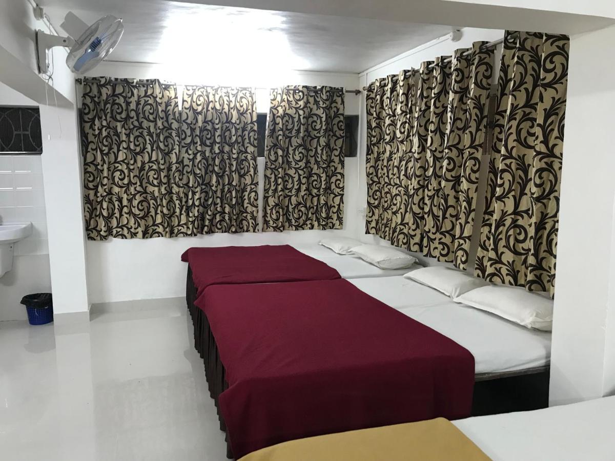 Hotel Priti International Мапуса Екстер'єр фото