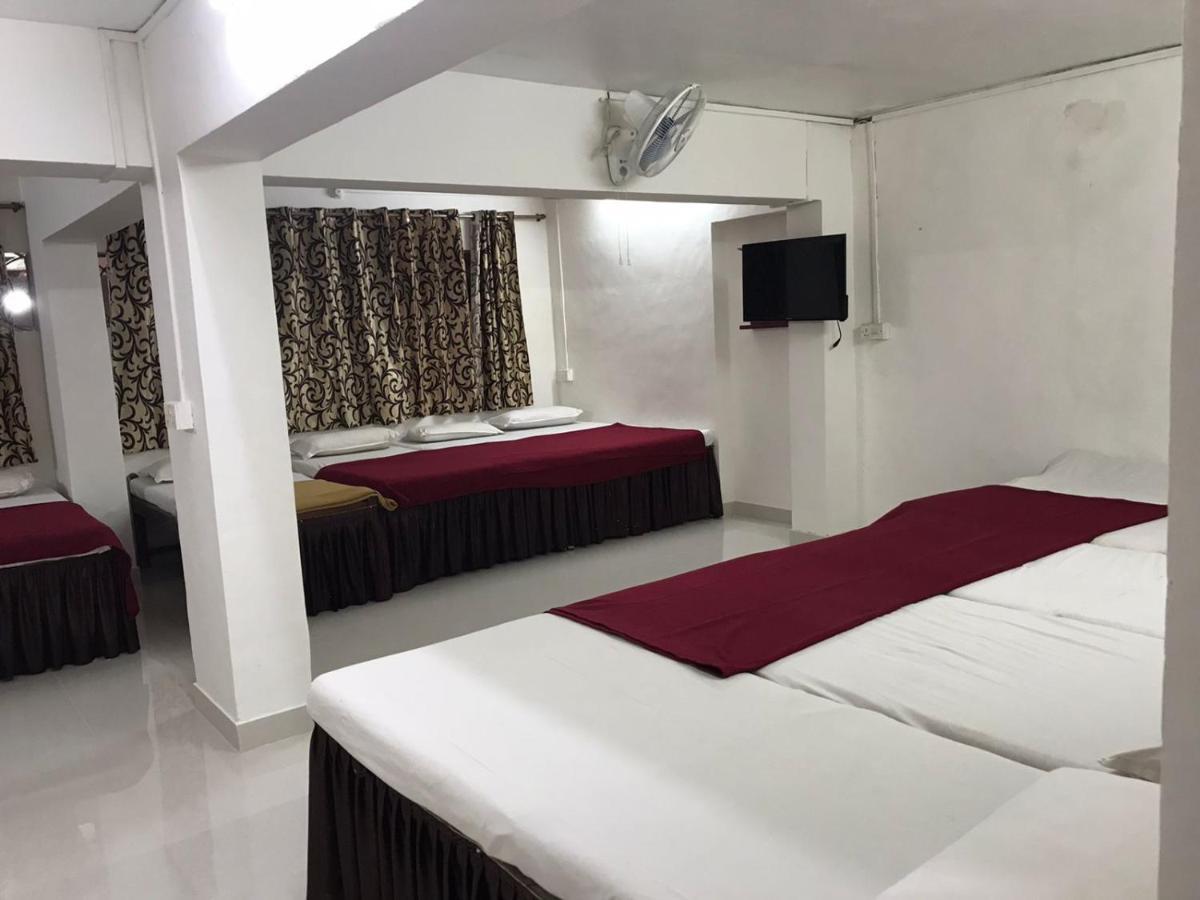 Hotel Priti International Мапуса Екстер'єр фото